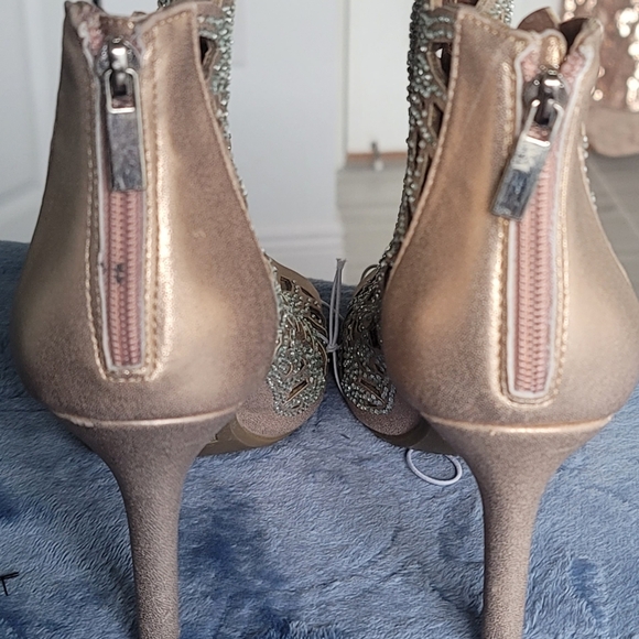 Madeline Stuart Floral Design Rose Gold & Rhinestone Peep-Toe Heels Size 8 - Picture 6 of 7